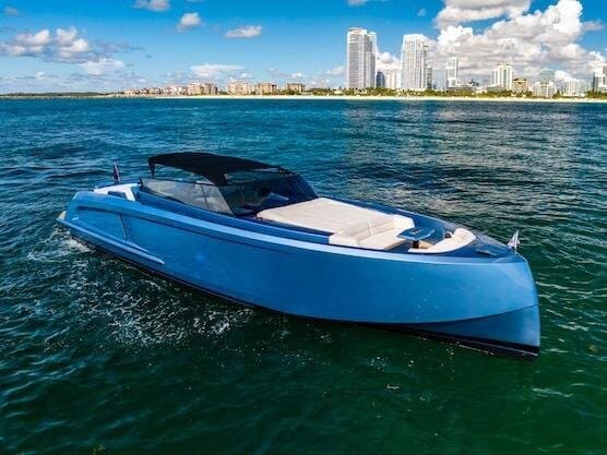 Luxurious Open-Air Aluminum Yachts