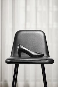 Refined Comfort-Focused Footwear Image 4
