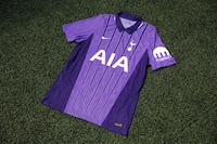 90s-Inspired Soccer Gear Image 6