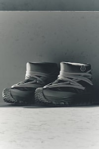 Luxury Winter Footwear Image 2