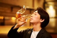 U-Shaped Beer Glasses Image 2