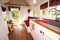 Towable Cottage-Style Homes Image 3
