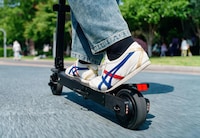 Backpack-Sized Folding Scooters Image 3