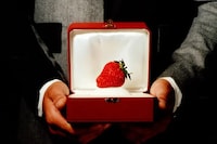 Luxury Strawberry Shops Image 4