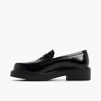 Affordable Comfort-Focused Footwear Image 5