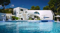 Upscaling Luxury Homes Image 2