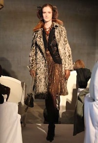 Feline-Print Fashion Image 4