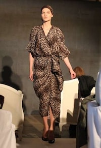 Feline-Print Fashion Image 8