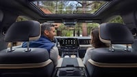 Dual-Display Vehicle Infotainment Interfaces Image 1