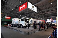 Large Battery-Powered Heavy Trucks