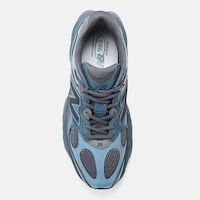 Futuristic Lifestyle Sneakers Image 3