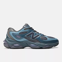 Futuristic Lifestyle Sneakers Image 4
