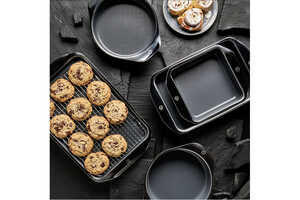 Hybrid Nonstick Bakeware Article Thubnail