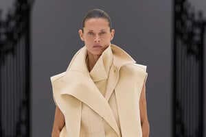 Lightweight Tailored Spring Collections Article Thubnail