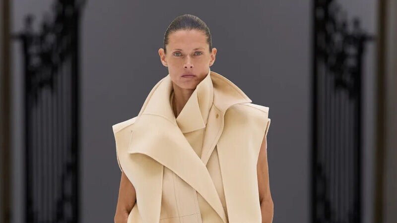Lightweight Tailored Spring Collections Article Thubnail