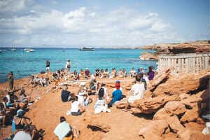 Secret-Lineup Music Festivals Article Thubnail