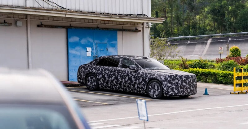 Chauffeur-Style Electric Sedans Article Thubnail