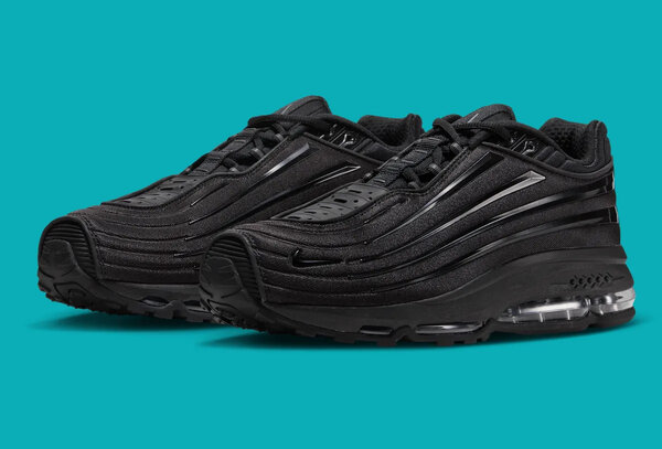 Triple Black Sneakers
