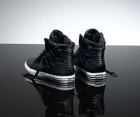 Plumb-Crazy Kicks Image 3