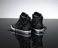 Plumb-Crazy Kicks Image 5