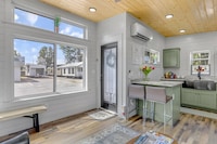 Single-Level Tiny Houses Image 4