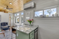 Single-Level Tiny Houses Image 6