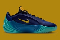 Blue-Gradient Basketball Shoes Image 3
