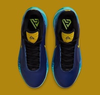 Blue-Gradient Basketball Shoes Image 4