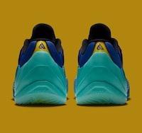 Blue-Gradient Basketball Shoes Image 5