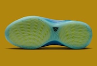 Blue-Gradient Basketball Shoes Image 6