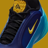 Blue-Gradient Basketball Shoes Image 7
