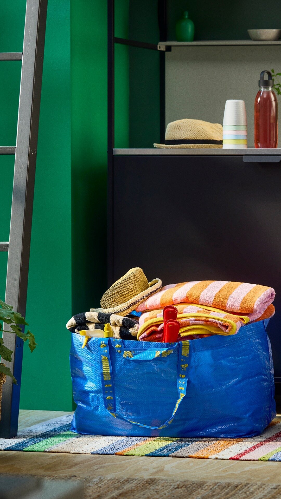 Waste-Sourced Shopping Totes