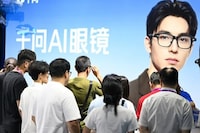 Feature-Led AI Glasses Image 2