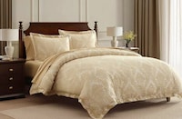 Hotel-Style Bed Linens Image 1