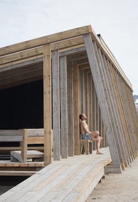 Reclaimed Timber Waterfront Saunas Image 3