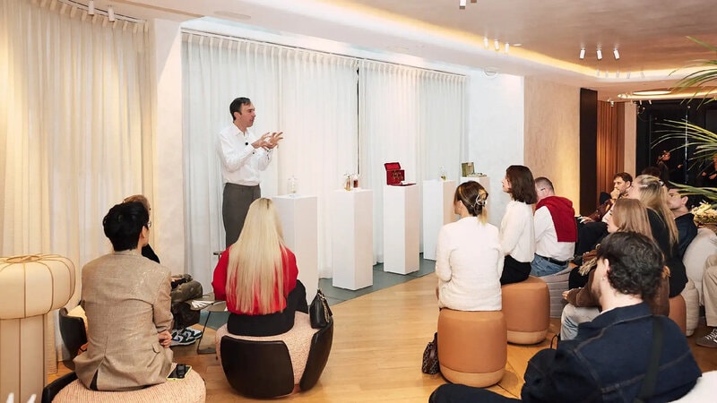 Collaborative Fragrance Communities Article Thubnail