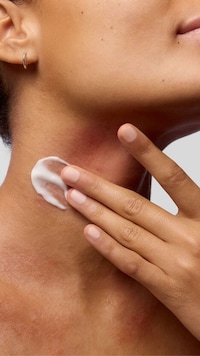 Sensitive Skin-Focused Repair Serums Image 3