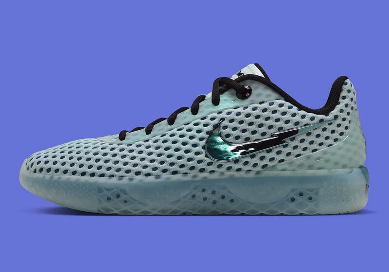 Family-Linked Basketball Sneakers Article Thubnail