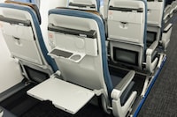 Adjustable Regional Aircraft Seats Image 2