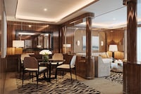 Bridge-Top Cruise Suites Image 1