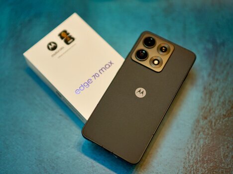 Aircraft-Grade Aluminum Phones