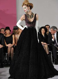 Romantic Equestrian Fashion Image 3