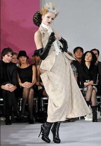 Romantic Equestrian Fashion Image 8