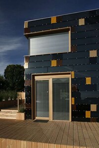 Personal Photovoltaic Walls Image 3