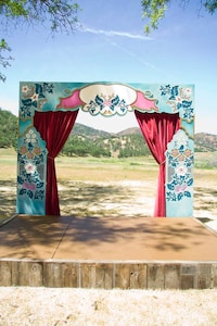 Chic Flat-Packed Weddings Image 4