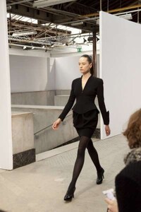 Understated Slick Fashion Image 5
