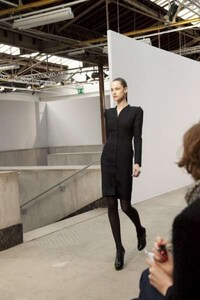 Understated Slick Fashion Image 6
