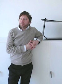 Curvy Minimalist Furnishings Image 3