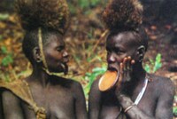 Bizarre (and Torturous) Fashion Trends From The Past Image 3