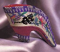Bizarre (and Torturous) Fashion Trends From The Past Image 5